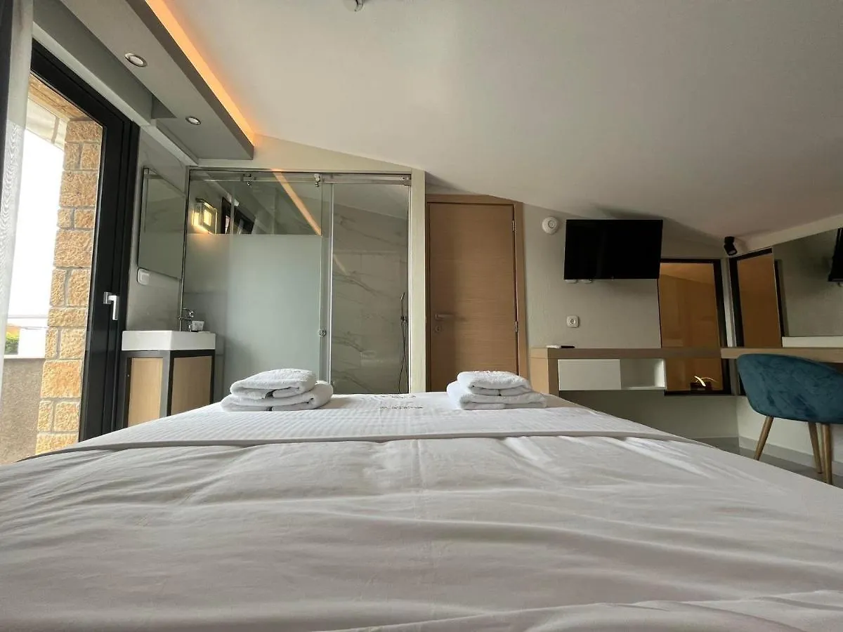 Artline Luxury Suites Flogita