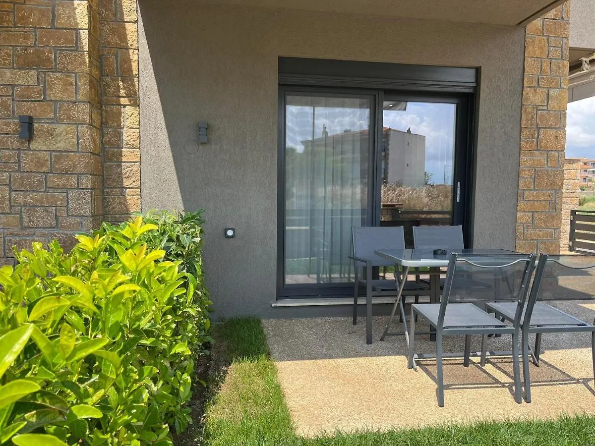 Holiday home Artline Luxury Suites Flogita